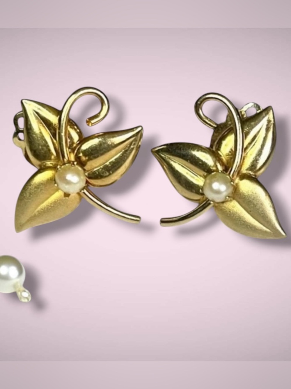 Vtg Cultured Oyster Pearls and Gold Tone Flora Clip Earrings NOS New Old Stock - Picture 5 of 10